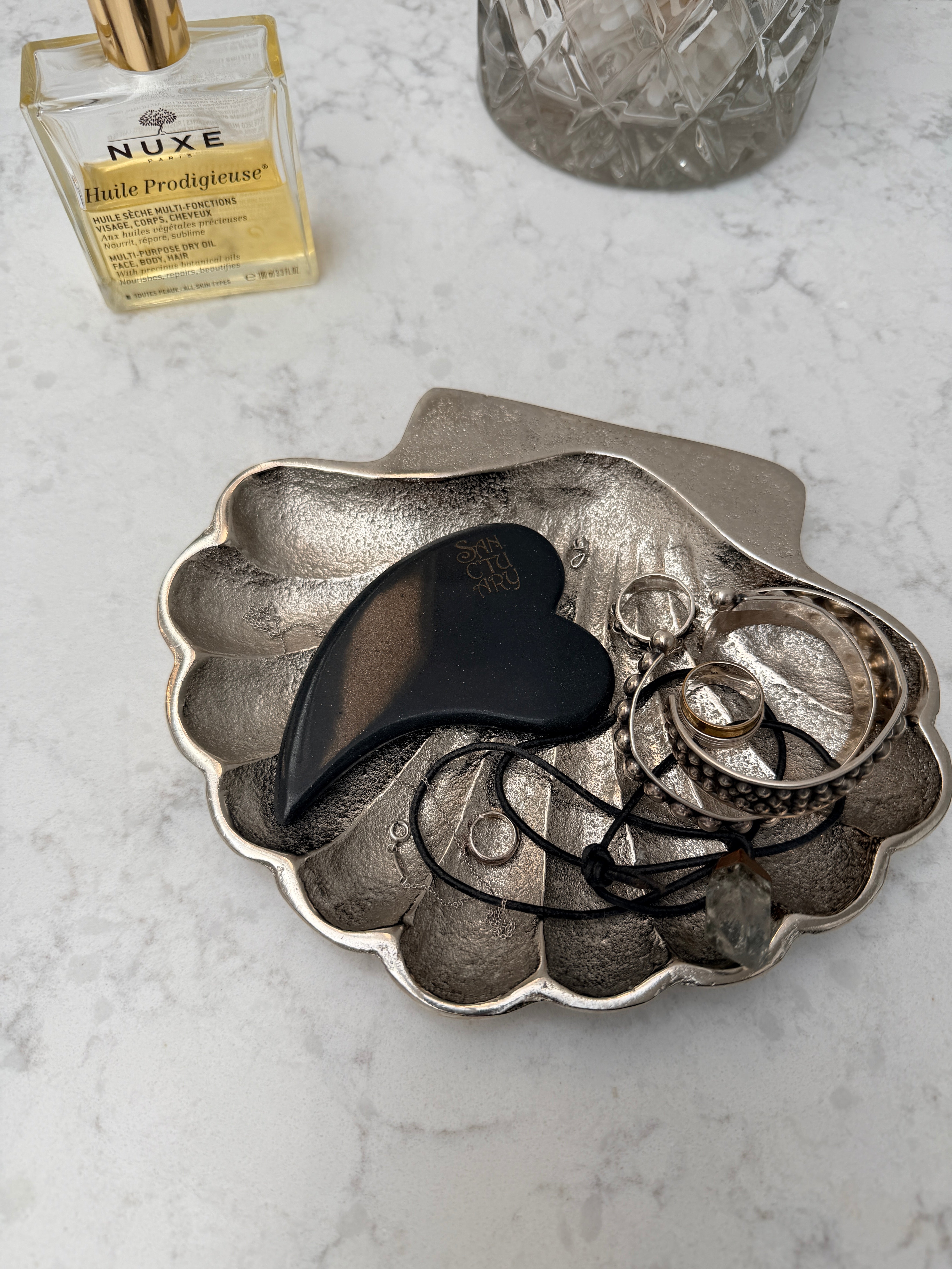 THE BLACK HEART GUA SHA